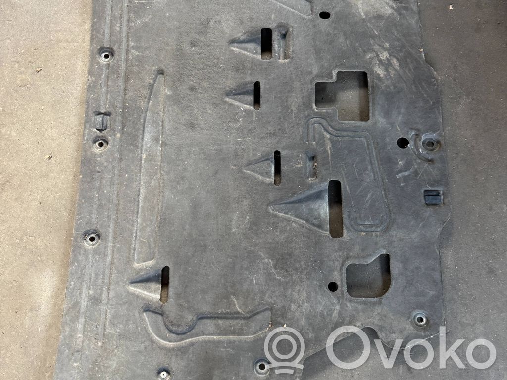 Volvo XC60 Engine splash shield/under tray 