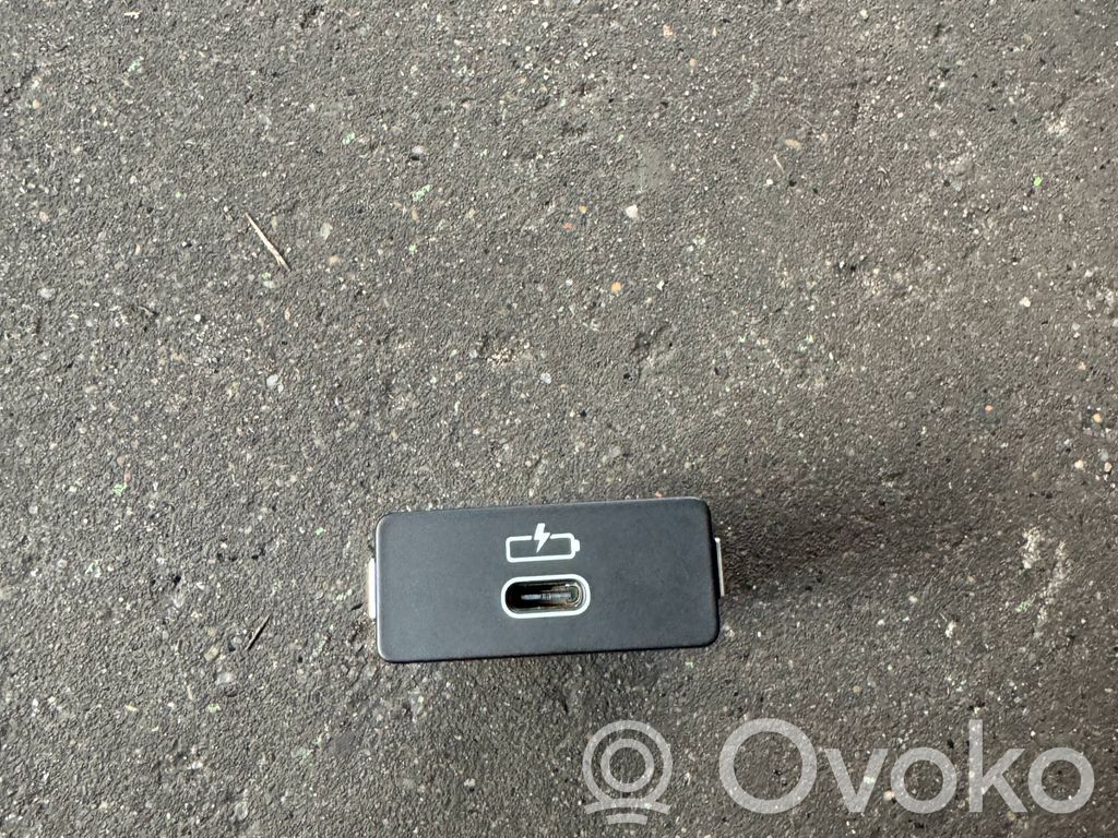 BMW 4 G22 G23 G24 G26 USB socket connector 