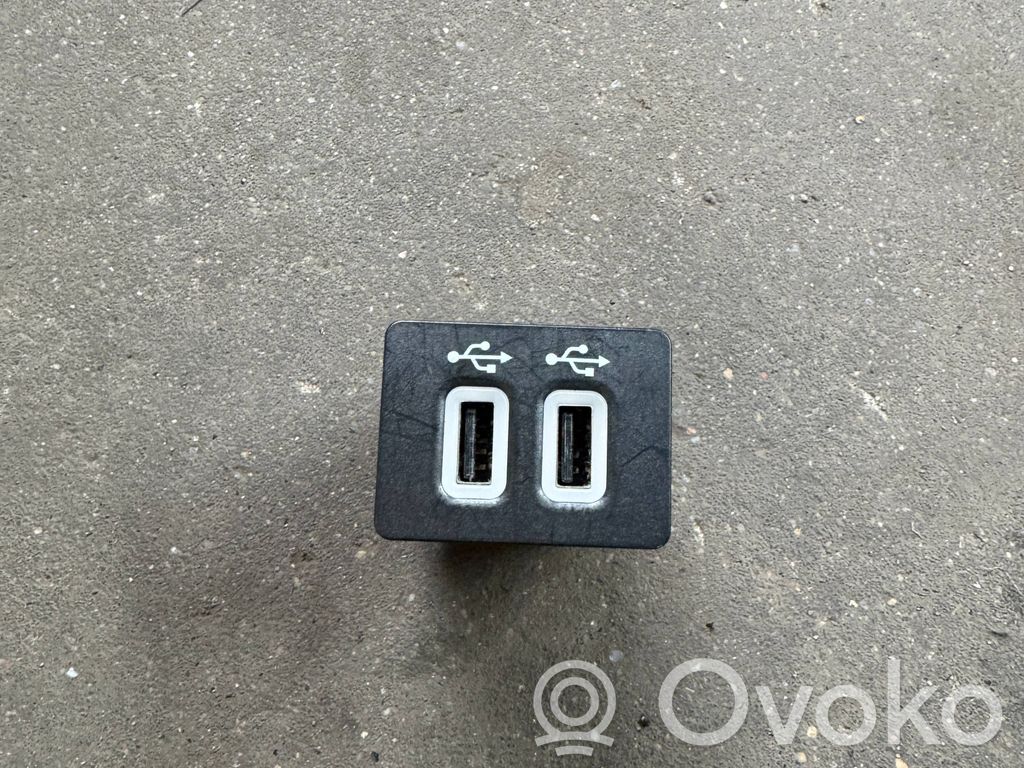 Ford Kuga II USB socket connector 
