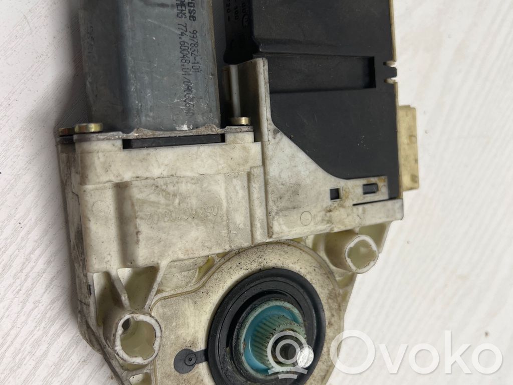 Peugeot 307 Silnik regulatora szyby drzwi przednich 