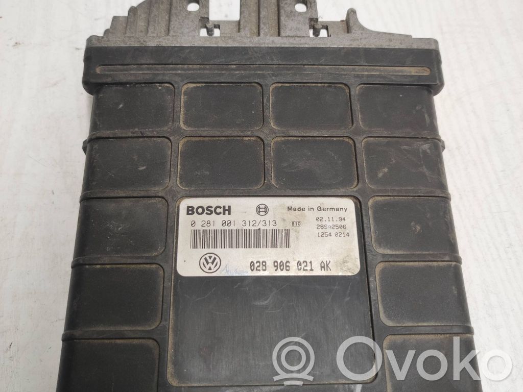 Volkswagen PASSAT B4 Engine control unit/module 