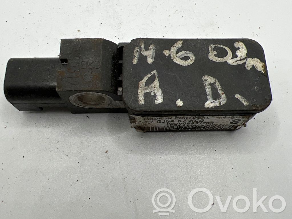 Czujnik uderzenia Airbag   GJ6A57KC0,030325,23DV0B831283