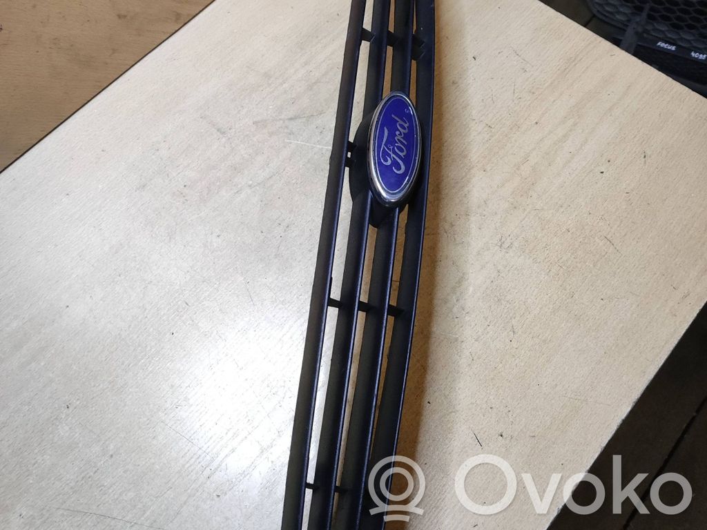Front grill   98AB8200AK