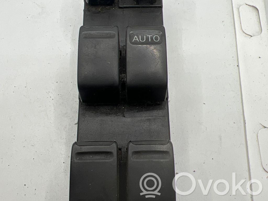 Nissan X-Trail T30 Electric window control switch 