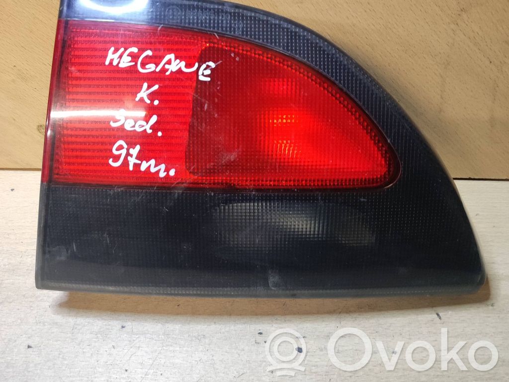 Renault Megane I Galinis žibintas dangtyje 