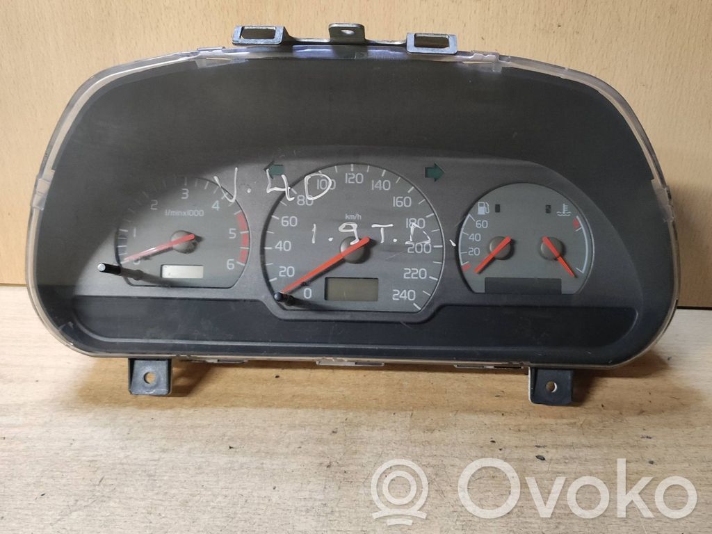 Volvo S40, V40 Spidometrs (instrumentu panelī) 