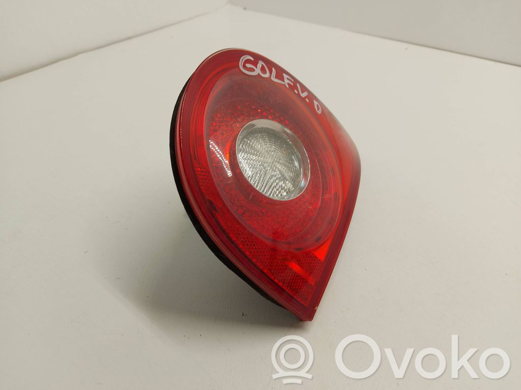 Volkswagen Golf V Lampy tylnej klapy bagażnika 