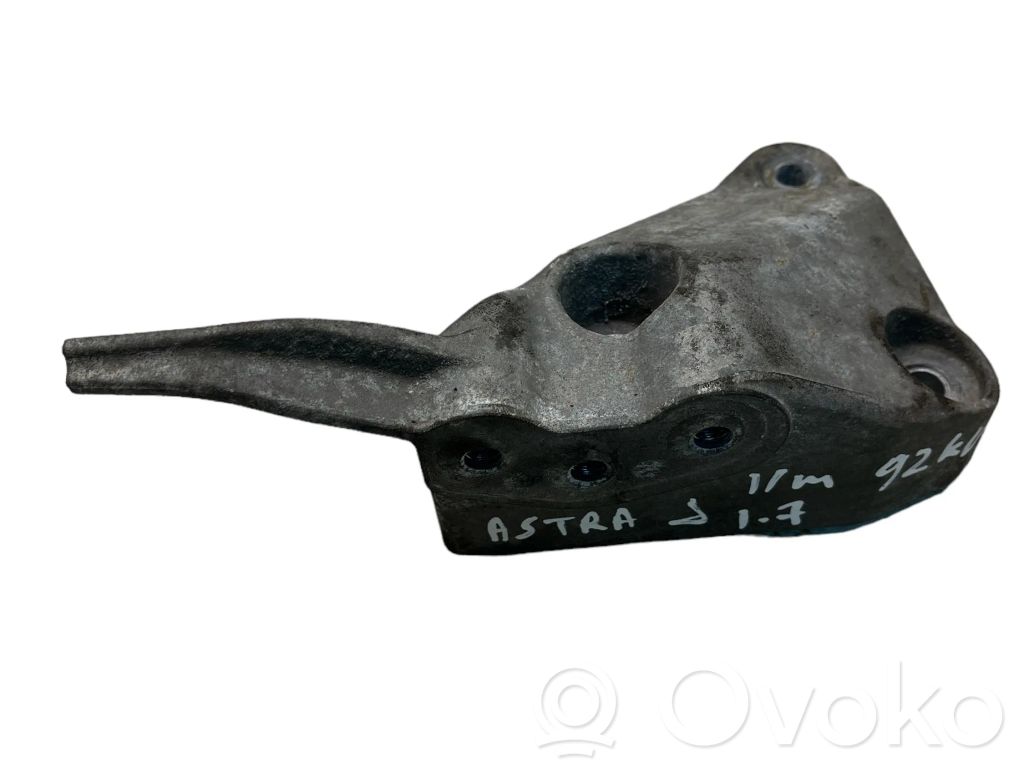 Opel Astra J Engine mounting bracket 