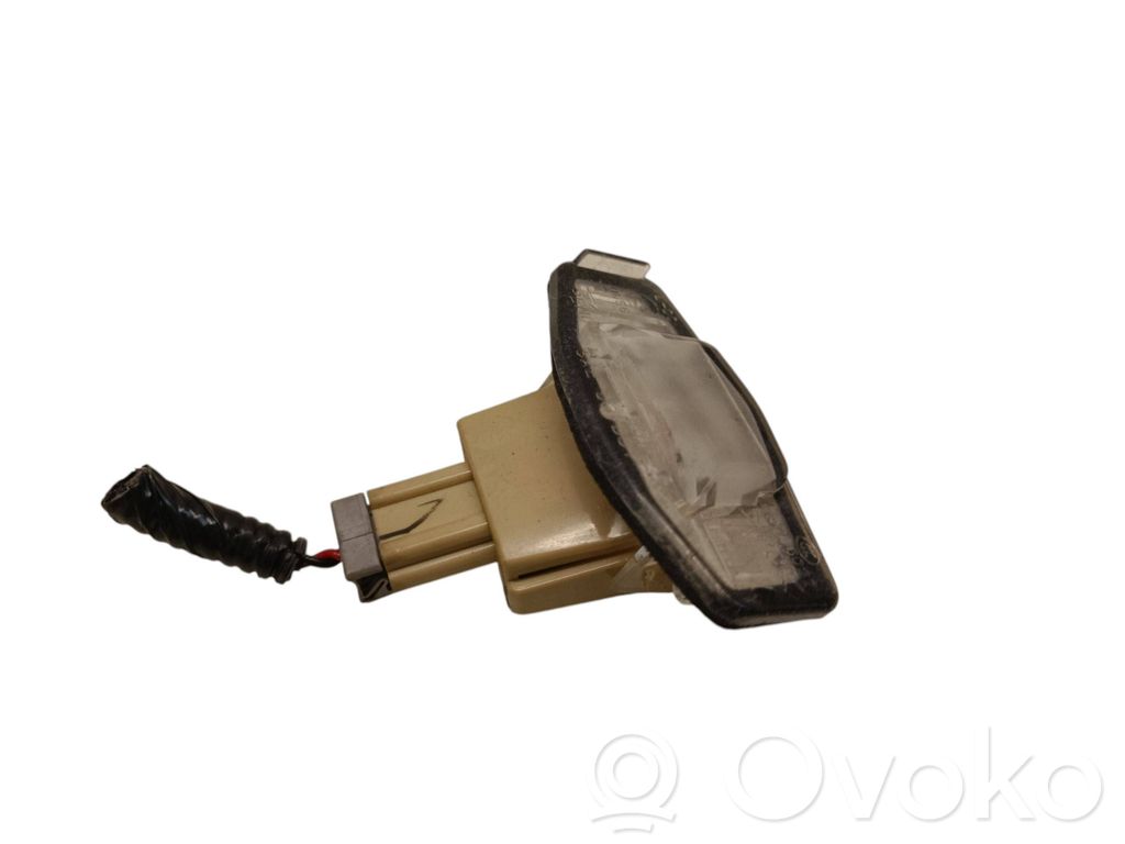 Lampa oświetlenia tylnej tablicy rejestracyjnej   P8528