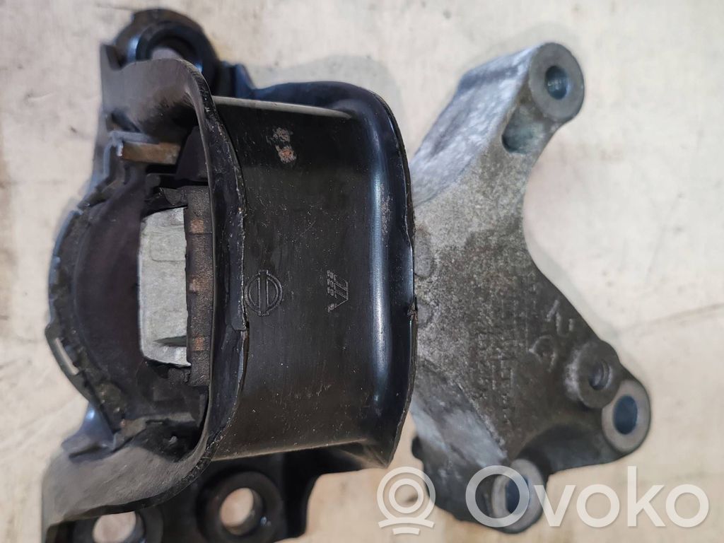 Engine mounting bracket