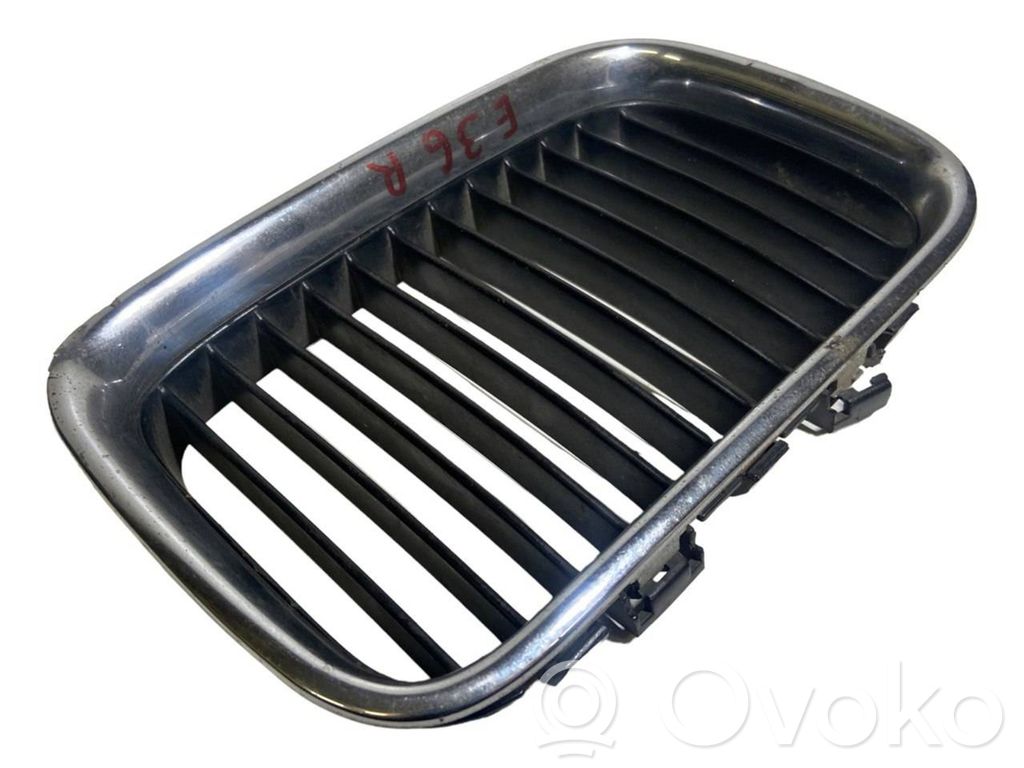 BMW 3 E36 Grotelės priekinės 