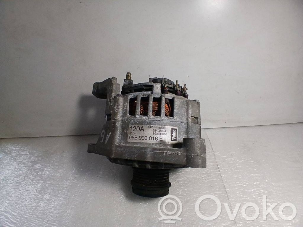 Audi A4 S4 B5 8D Generatore/alternatore 