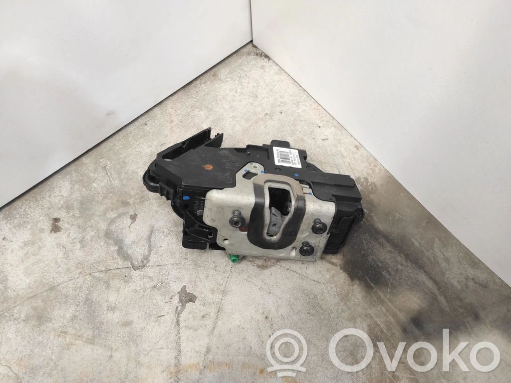 Ford Explorer V Priekšpusē slēdzene 
