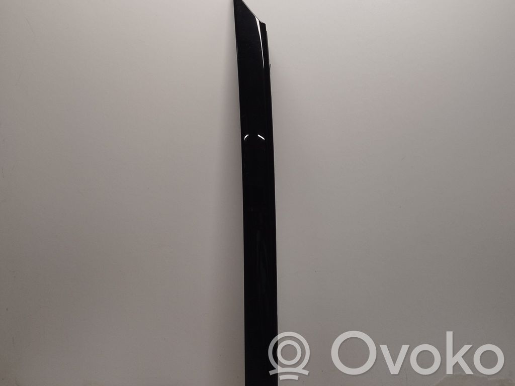 Ford Explorer VI Windshield trim 