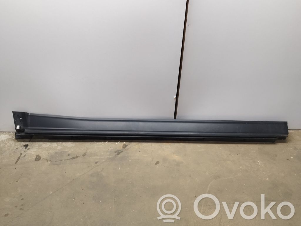 Sill supporting ledge   FB537810154
