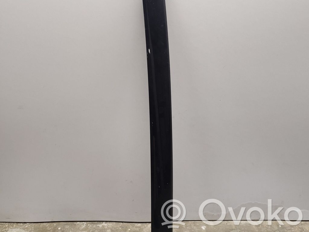 Ford Explorer VI Windshield trim 