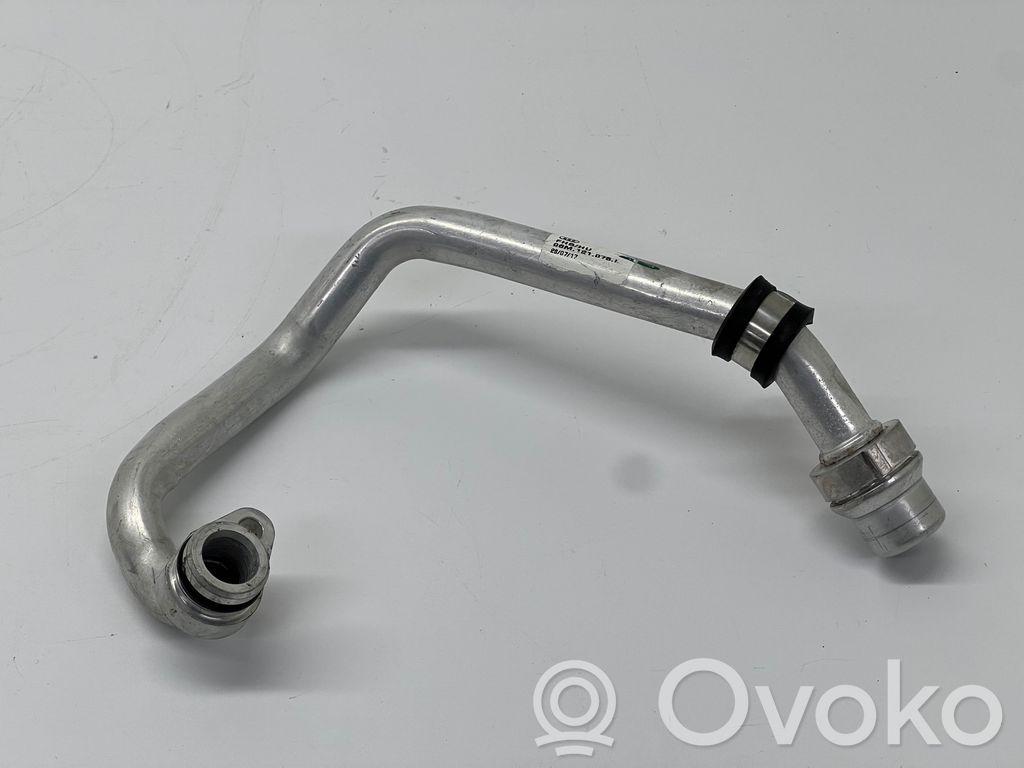 Audi A4 S4 B9 8W Tubo flessibile del liquido di raffreddamento del motore 