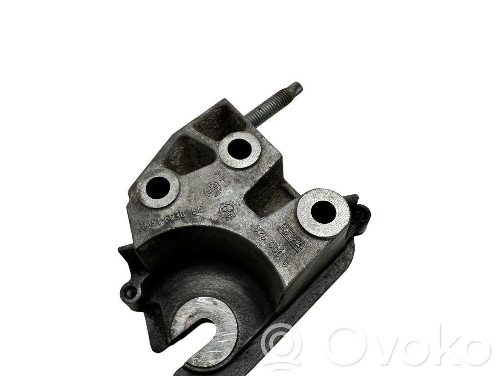 Volvo V50 Engine mounting bracket 