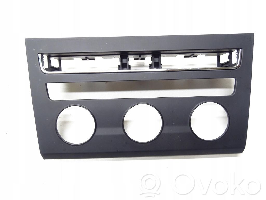 Seat Leon (5F) Dashboard center trim panel 