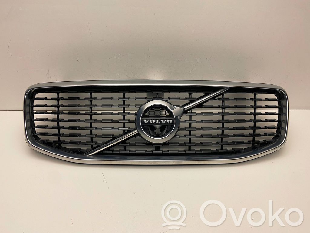 Volvo XC60 Etupuskurin ylempi jäähdytinsäleikkö 