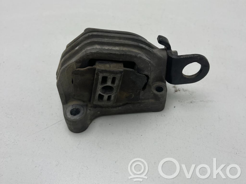 Volvo S60 Engine mount bracket 