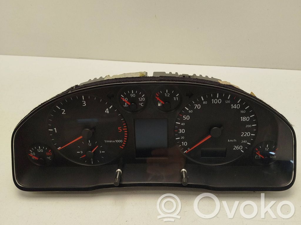 Audi A4 S4 B5 8D Licznik / Prędkościomierz 