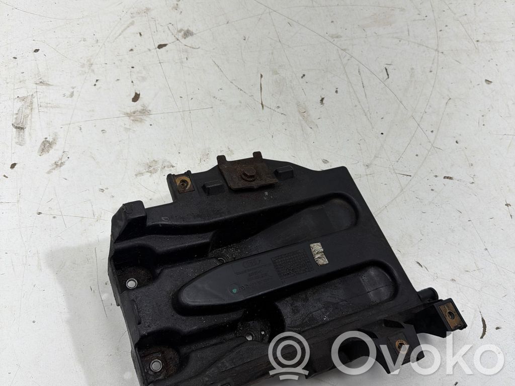Audi TT Mk1 Dangtis akumuliatoriaus dėžės 