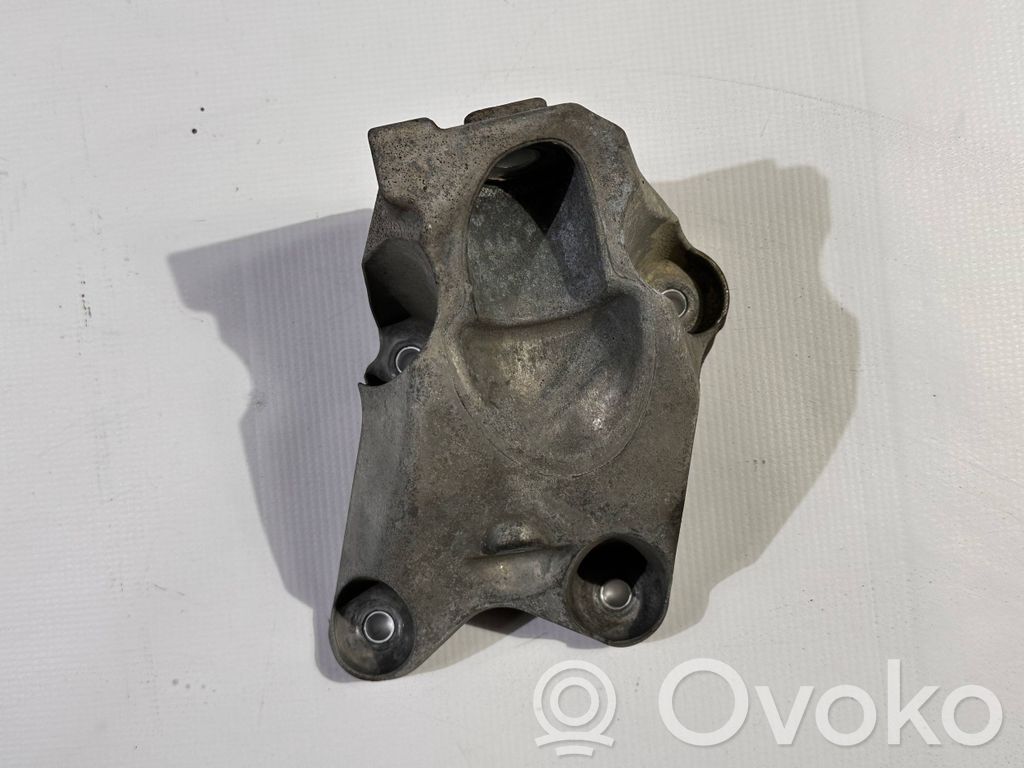 Chevrolet Camaro Engine mounting bracket 