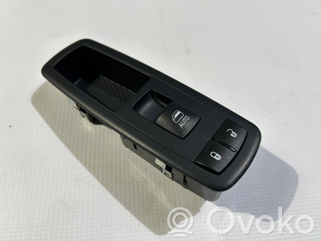 Electric window control switch   68275823AC