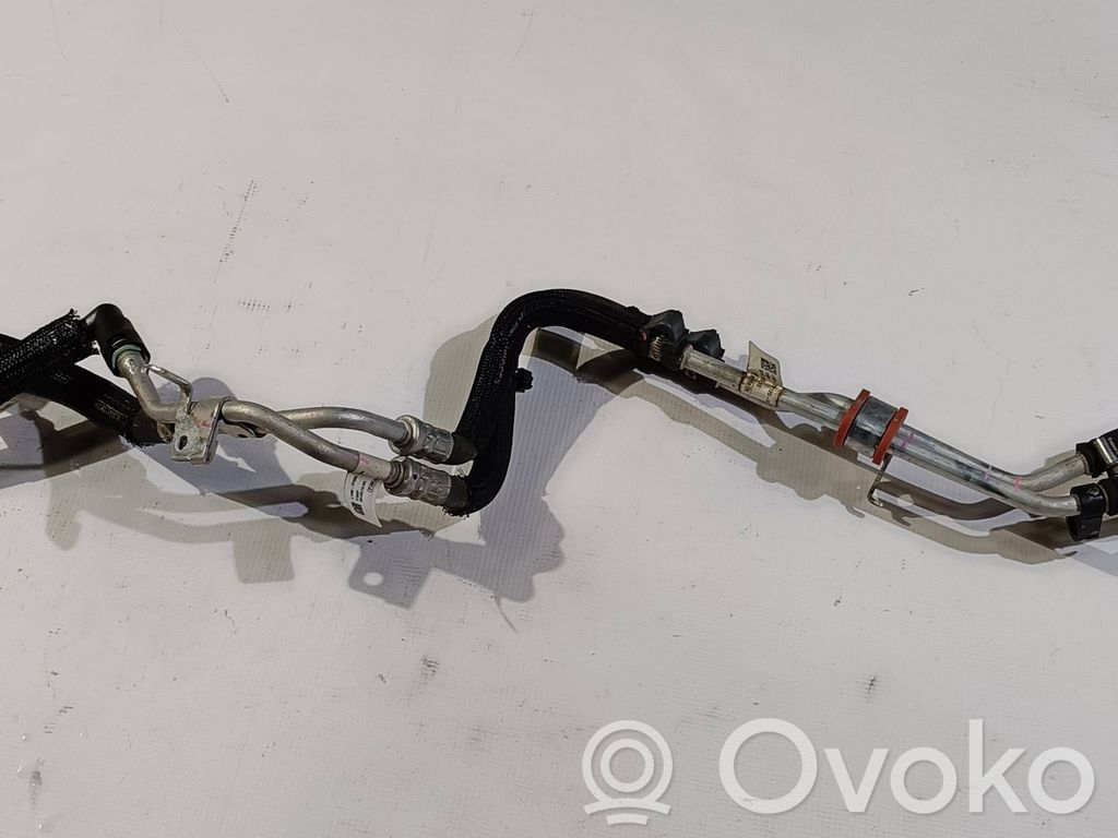 Ford Explorer VI Engine coolant pipe/hose 