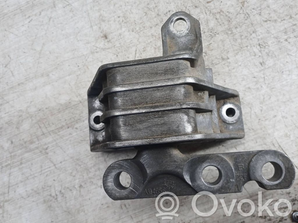 Opel Vectra C Engine mount bracket 