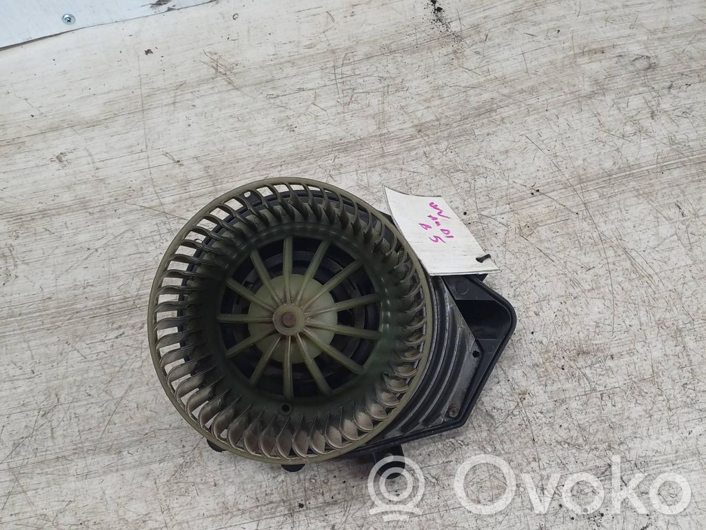 Audi A4 S4 B5 8D Lämmittimen puhallin 