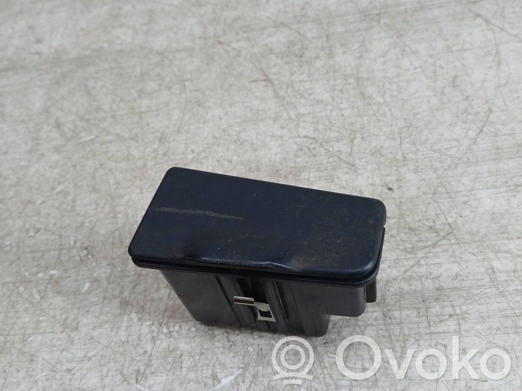 Audi A8 S8 D2 4D Durvis pelnutrauks 