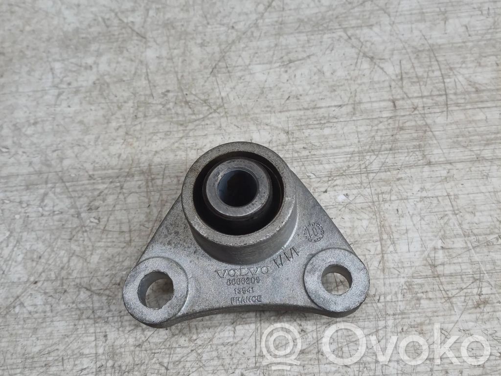 Volvo S80 Engine mount bracket 