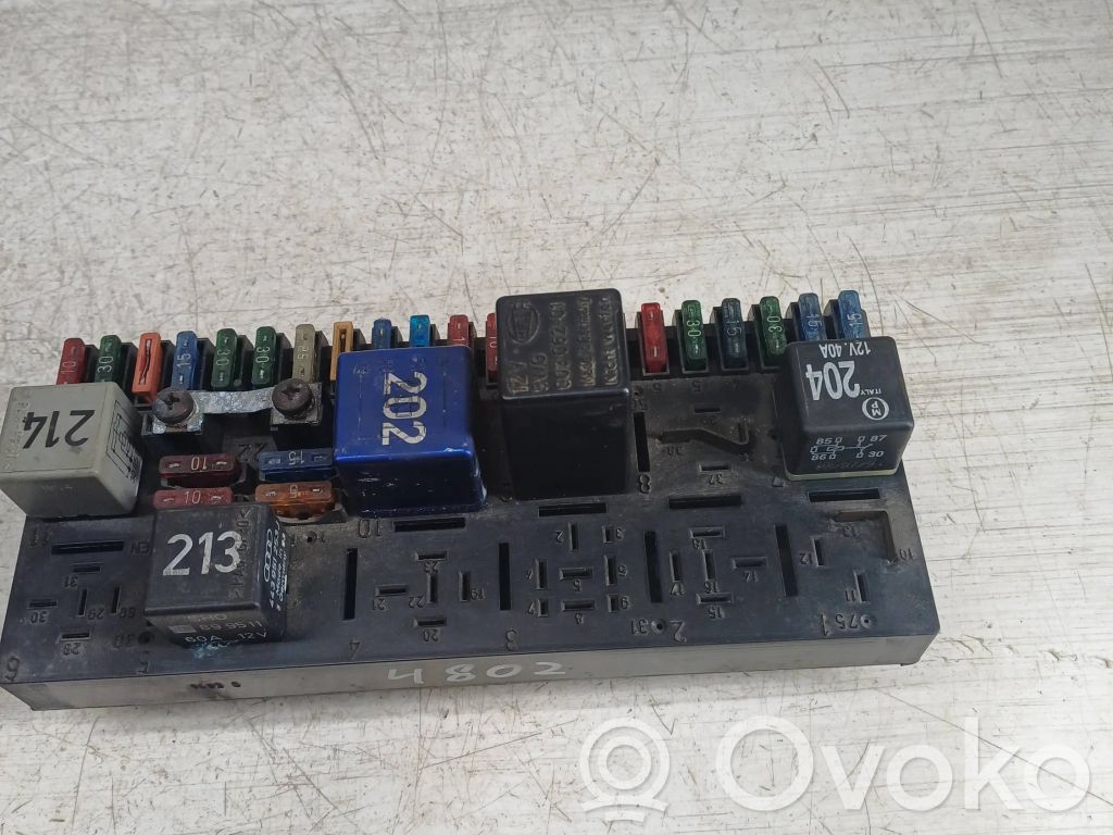 Audi 80 90 S2 B4 Drošinātāju bloks 