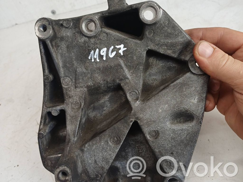 Opel Zafira B Engine mounting bracket 