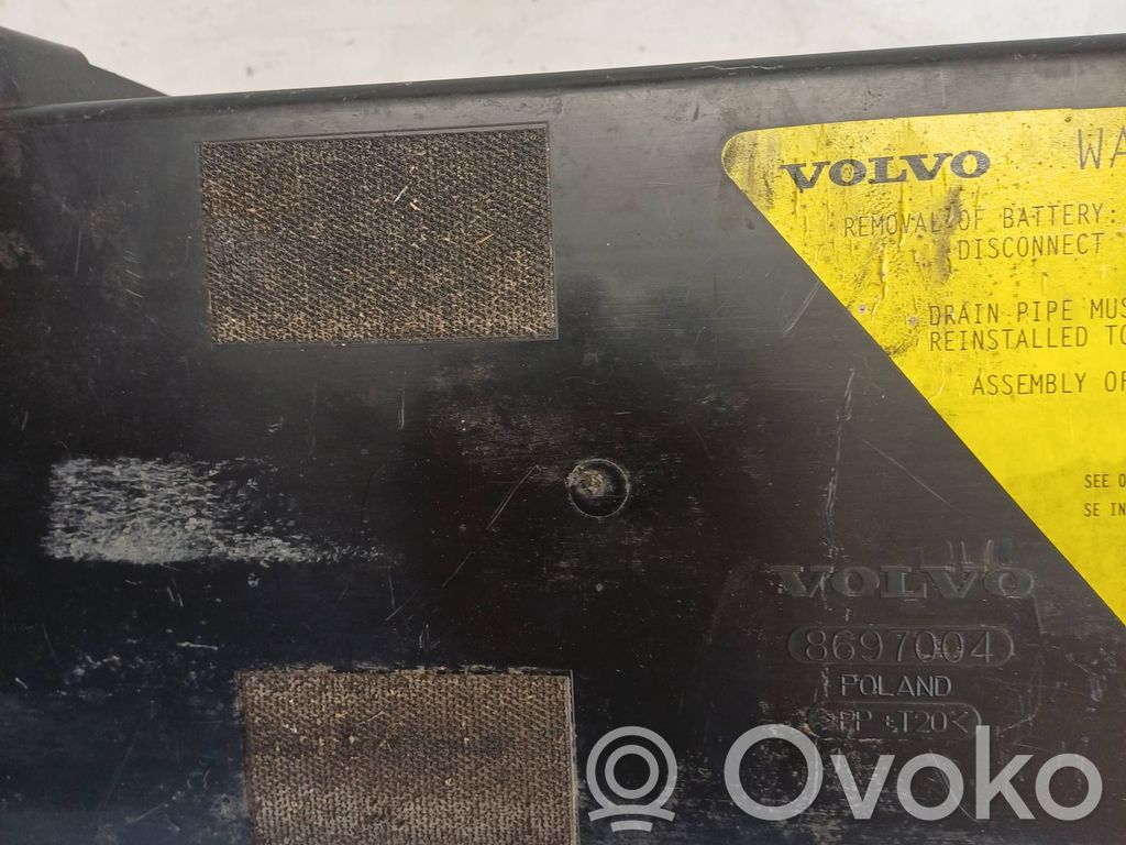 Volvo XC90 Akkulaatikon alusta 