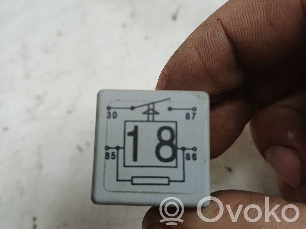 Volkswagen Polo IV 9N3 Other relay 