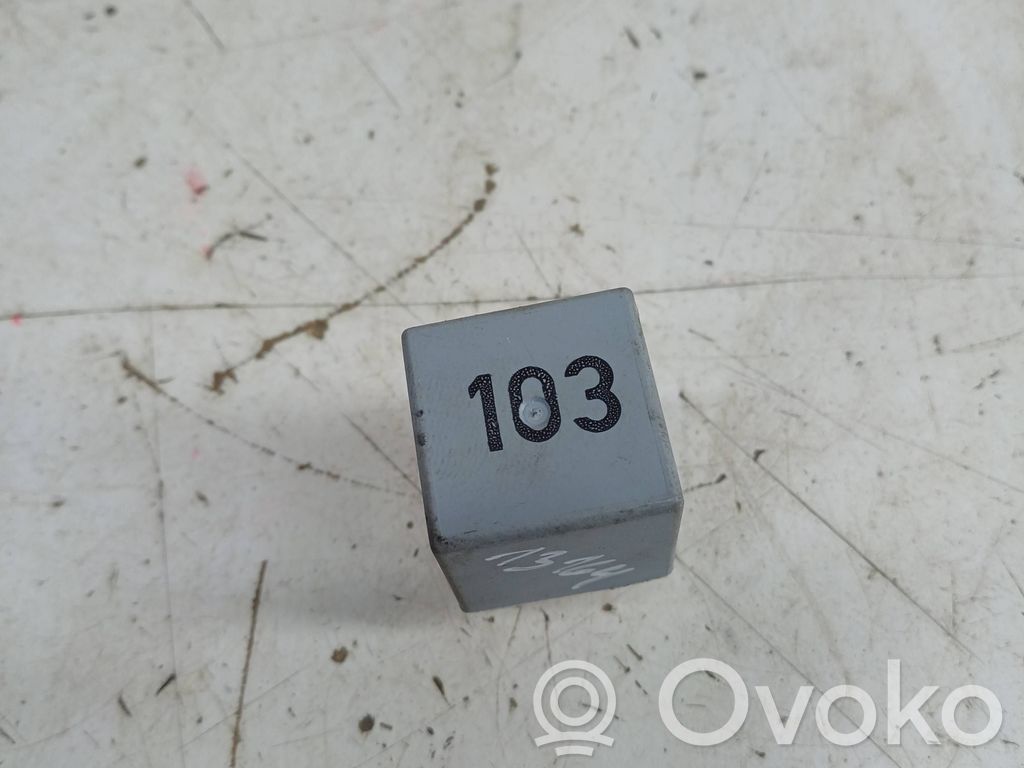 Volkswagen Polo IV 9N3 Muu rele 