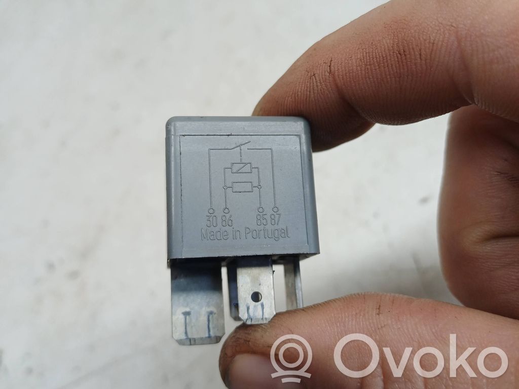 Audi A6 S6 C4 4A Other relay 