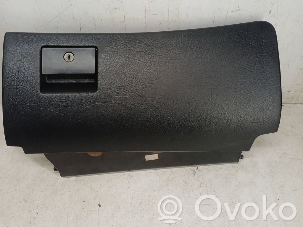 Audi A6 S6 C4 4A Juego guantera 