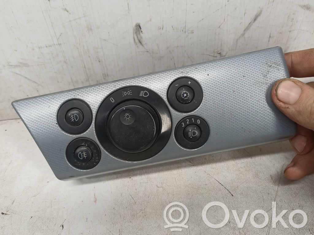 Opel Astra H Light switch 