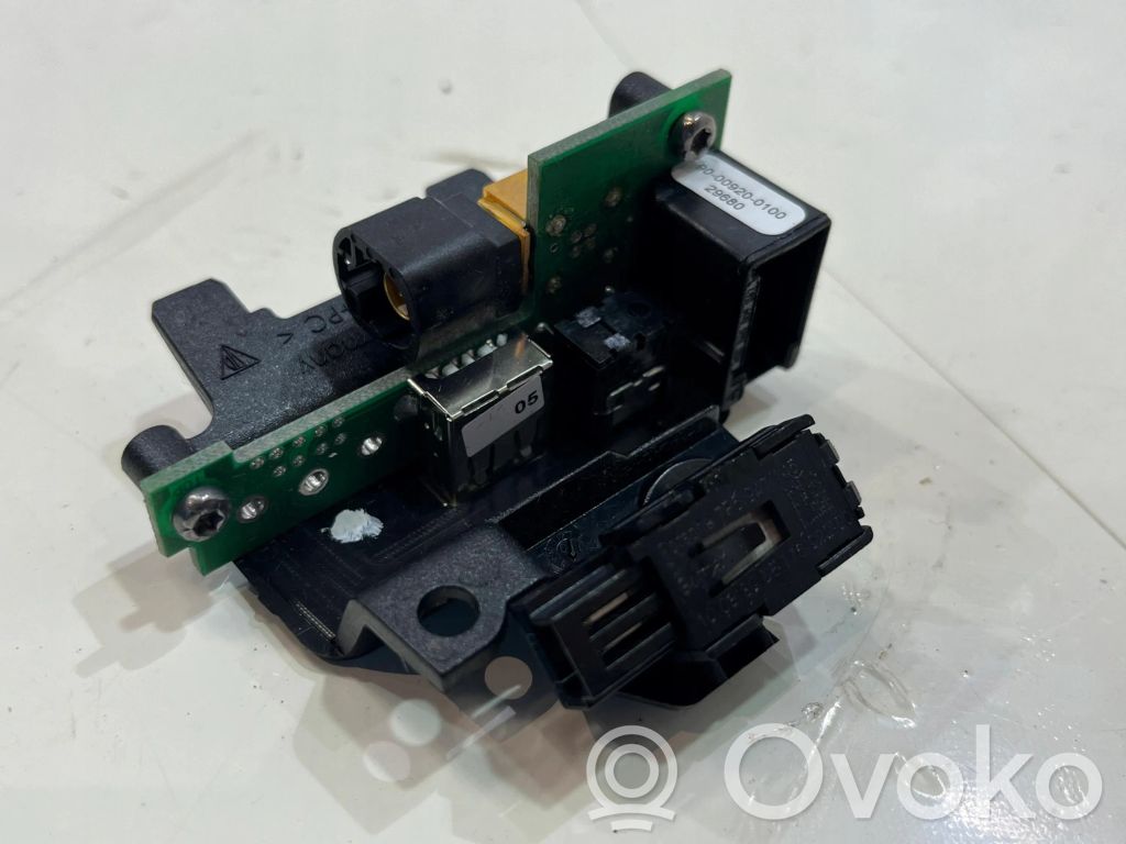 Porsche Cayenne (92A) Enchufe conector USB 