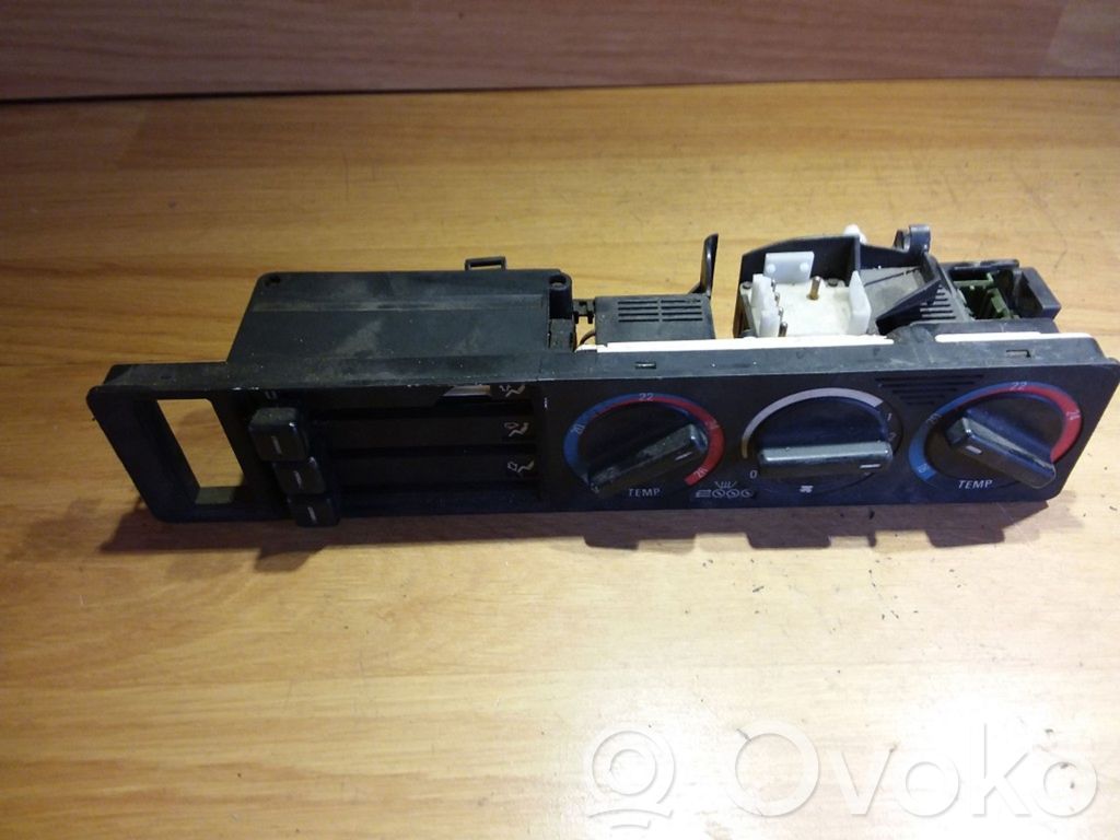 BMW 5 E34 Climate control unit 