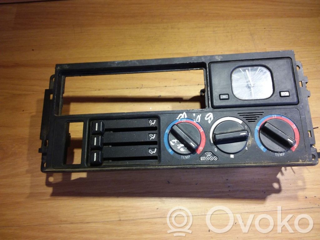BMW 5 E34 Climate control unit 
