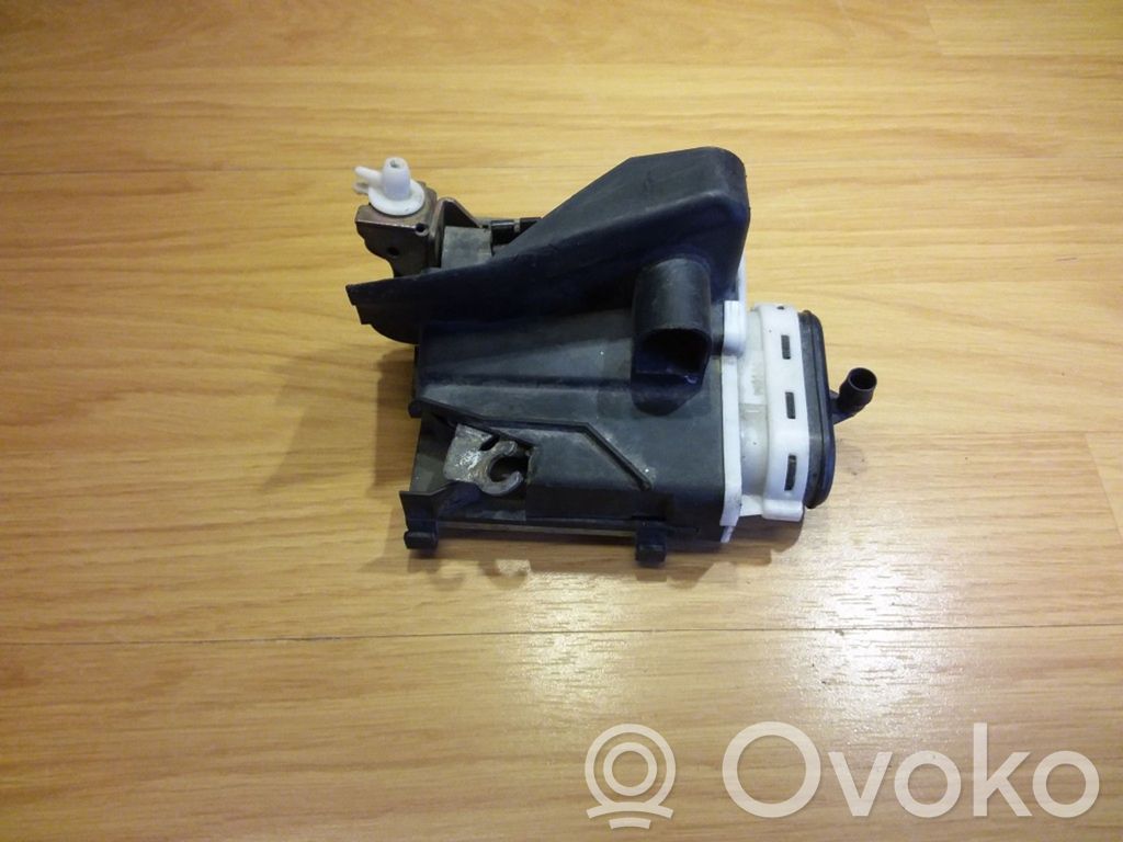 Audi A4 S4 B5 8D Takaoven lukko 