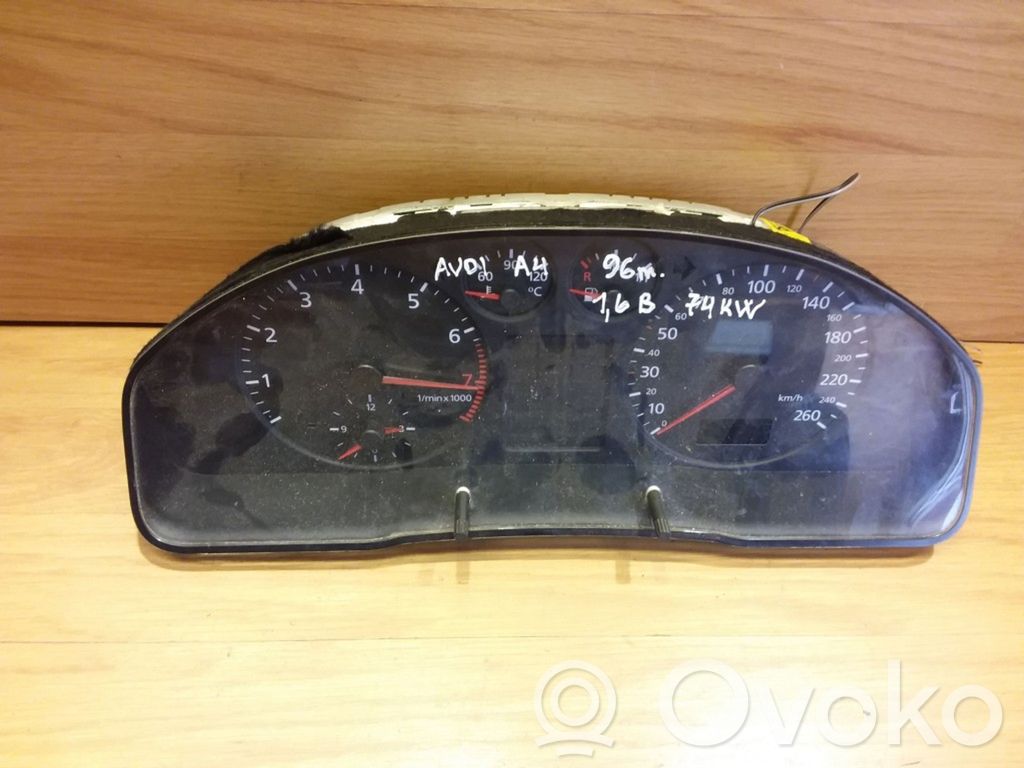 Audi A4 S4 B5 8D Speedometer (instrument cluster) 