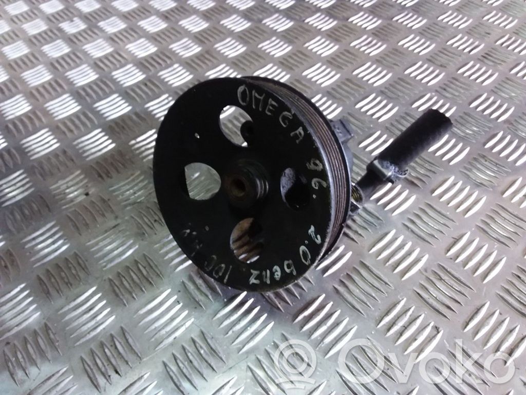 Opel Omega B1 Power steering pump 
