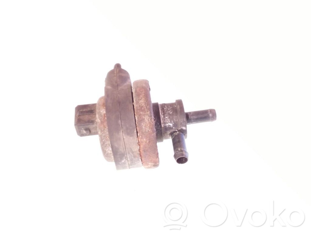 Audi 100 S4 C4 Válvula de vacío 