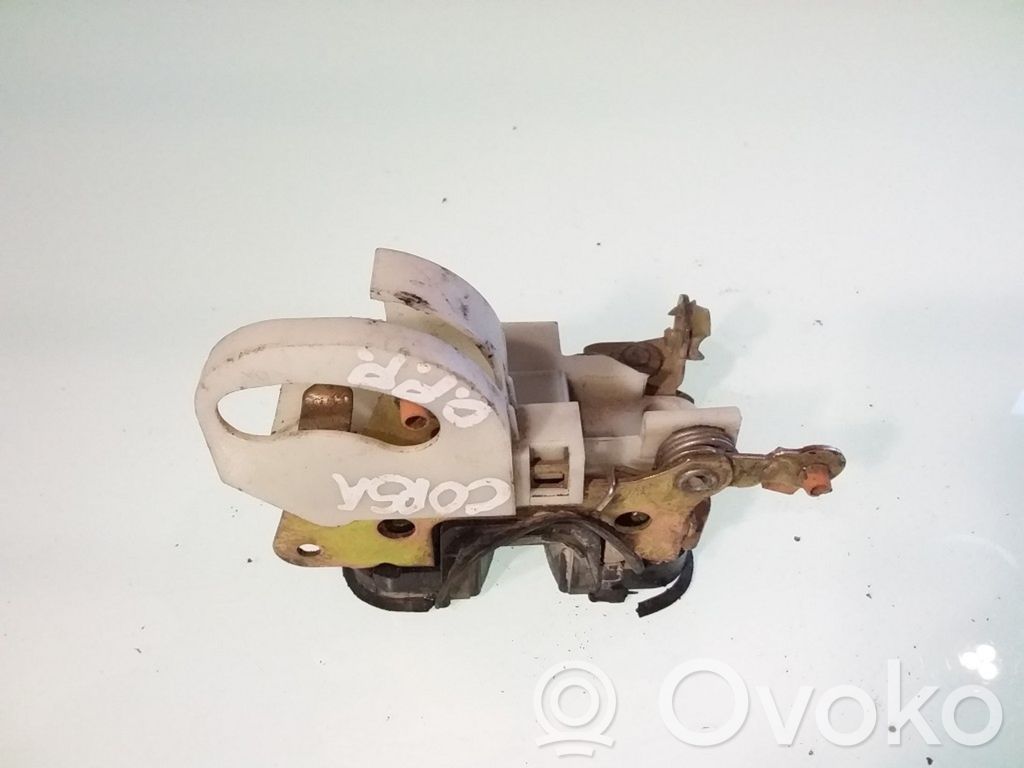 Opel Corsa B Priekšpusē slēdzene 